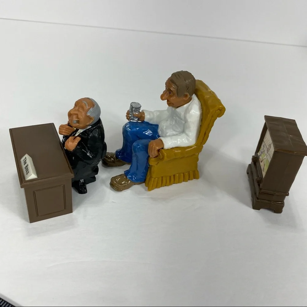 Vintage Wilton Cake Toppers Armchair Quarterback Old Man In Chair TV The Boss